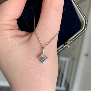 Rainbow sapphire and 18k white gold pendant necklace